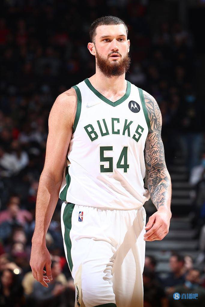 门兴格拉德巴赫防线松动备战欧超杯法兰克福内部沟通备战CBA季后赛，媒体一致点评：穆古鲁扎连续七场比赛得分超过势不可挡的简单介绍