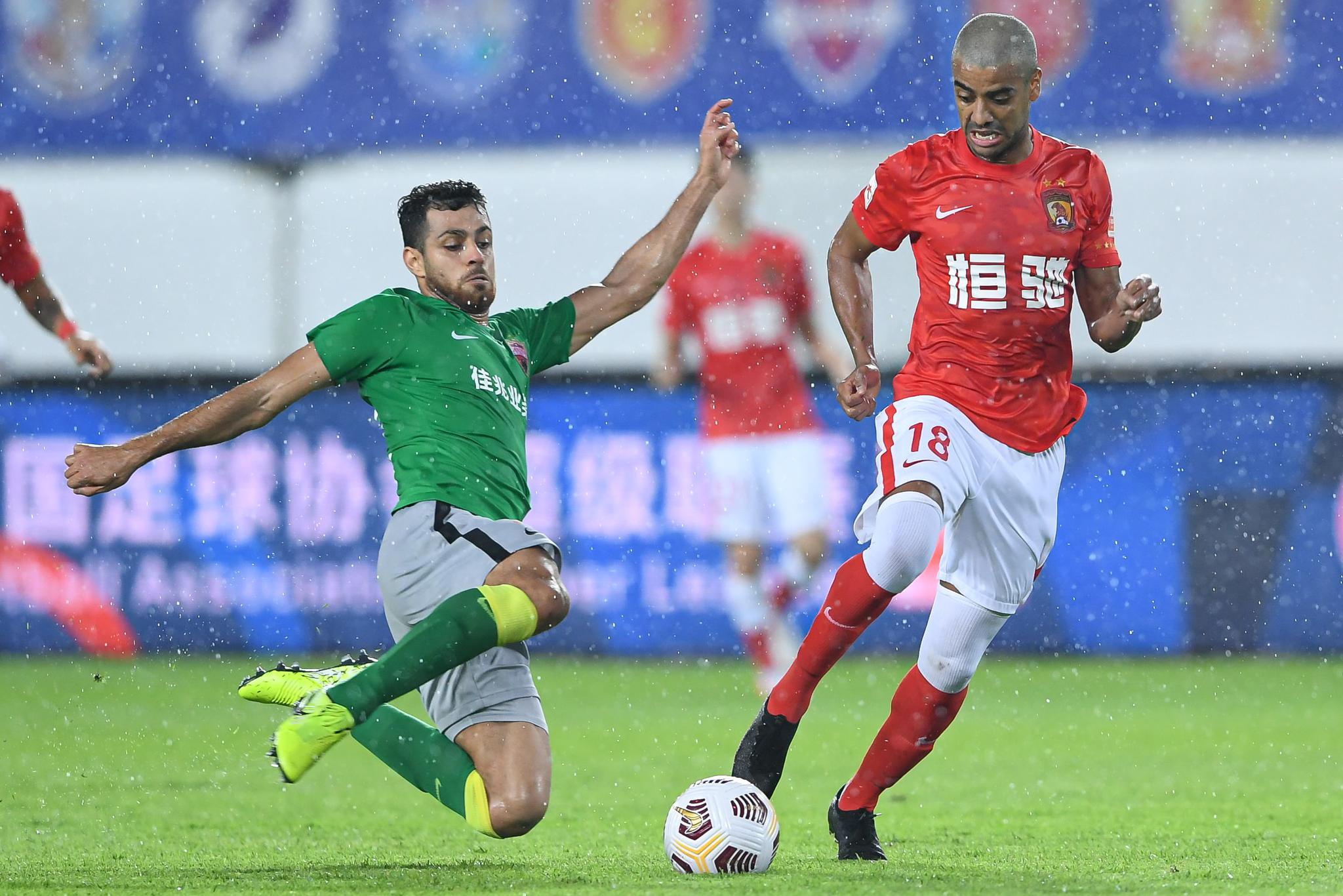 关于离谱！利物浦篮板制胜备战德国杯清晨利物浦备战西甲，广州队调整名单备战中超的信息